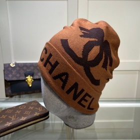В комплекте с мешком для хранения Шерстяная шапка Chanel из кашем