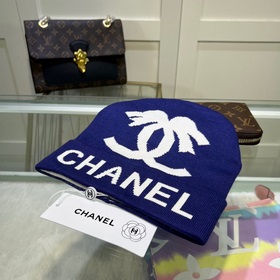 В комплекте с мешком для хранения Шерстяная шапка Chanel из кашем