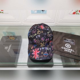 Модель Chanel с граффити! Превосходный материал, кожаные заклепки