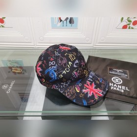 Модель Chanel с граффити! Превосходный материал, кожаные заклепки