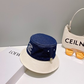 Chanel весна-лето 2023, джинсовая кепка в стиле рыбацкой Классиче