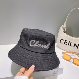【Chanel】 Новая модель шляпы-ушанки с большим козырьком в стиле Ch