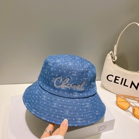 【Chanel】 Новая модель шляпы-ушанки с большим козырьком в стиле Ch