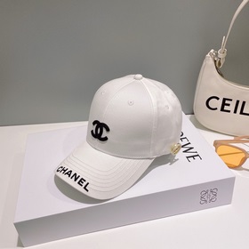 Новая бейсболка CHANEL с классическим лаконичным логотипом, модны