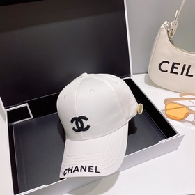 Новая бейсболка CHANEL с классическим лаконичным логотипом, модны