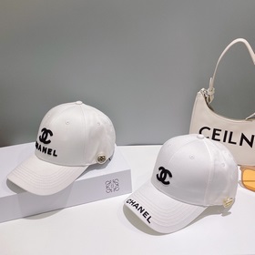 Новая бейсболка CHANEL с классическим лаконичным логотипом, модны