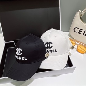 Новая бейсболка CHANEL с классическим лаконичным логотипом, модны