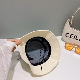 Chanel весна-лето 2023, джинсовая кепка в стиле рыбацкой Классиче