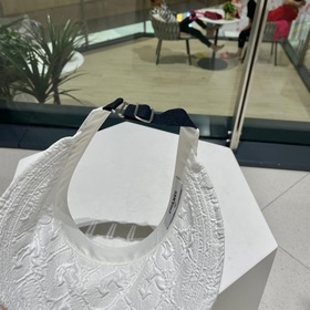 CHANEL Легкая роскошная шляпка в стиле светской дамы с прозрачной