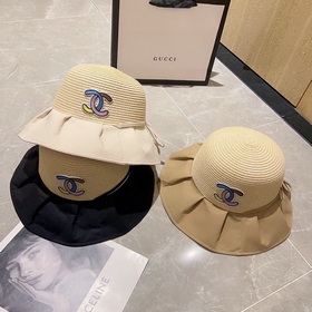 В комплекте пылезащитный чехол. 【CHANEL Шанель】 Новая модель 202