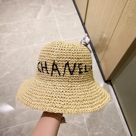В комплекте пылезащитный чехол. 【CHANEL Шанель】 Новая модель 202