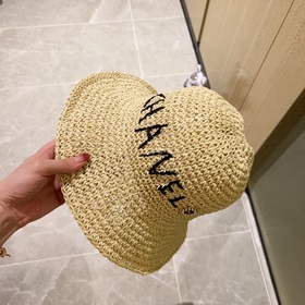 В комплекте пылезащитный чехол. 【CHANEL Шанель】 Новая модель 202