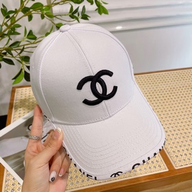 Новая бейсболка CHANEL с классическим лаконичным логотипом, модны