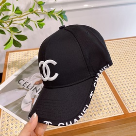 Новая бейсболка CHANEL с классическим лаконичным логотипом, модны
