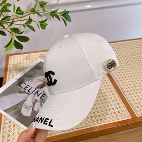 Новая бейсболка CHANEL с классическим лаконичным логотипом, модны