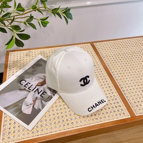 Новая бейсболка CHANEL с классическим лаконичным логотипом, модны