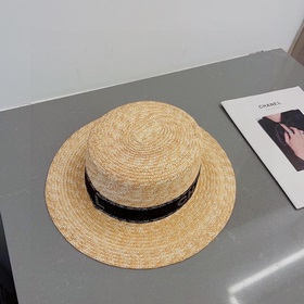Официальная модель соломенной шляпы Chanel, изготовленная из высо