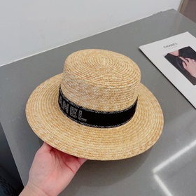 Официальная модель соломенной шляпы Chanel, изготовленная из высо