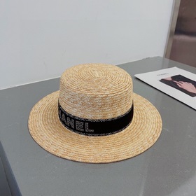 Официальная модель соломенной шляпы Chanel, изготовленная из высо