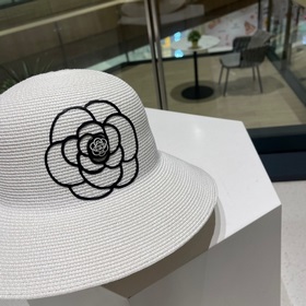 [Chanel] Новая модель 2023 года — соломенная шляпа с узором из ка