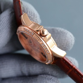 Женские механические часы Chanel Citizen представлены в соответст