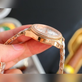 Новинка от Chanel — элегантные женские часы. Корпус часов отличае