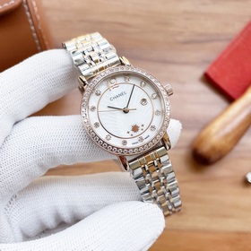 Chanel — модные женские кварцевые часы, модель, воплощающая образ