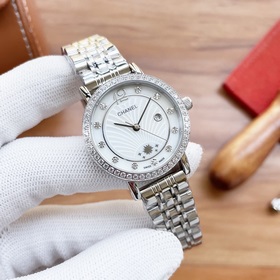Chanel — модные женские кварцевые часы, модель, воплощающая образ