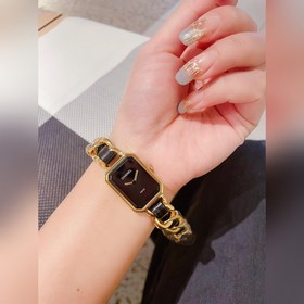 Часы Chanel Square Sugar, известные как одниз самых красивых часо