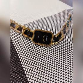 Часы Chanel Square Sugar, известные как одниз самых красивых часо
