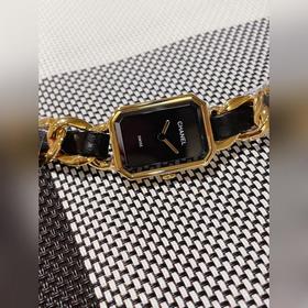 Часы Chanel Square Sugar, известные как одниз самых красивых часо
