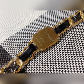 Часы Chanel Square Sugar, известные как одниз самых красивых часо
