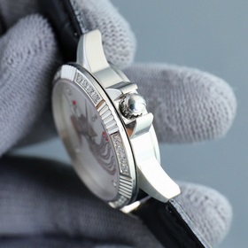Женские механические часы Chanel Citizen представлены в соответст