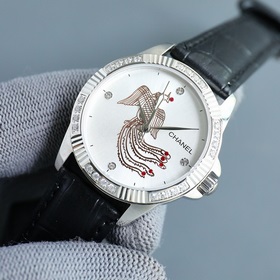 Женские механические часы Chanel Citizen представлены в соответст