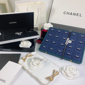 Chanel Ювелирные часы из серии RUBAN с ремешком, покрытые 18-кара