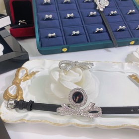 Chanel Ювелирные часы из серии RUBAN с ремешком, покрытые 18-кара