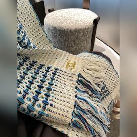 Очень повседневный и универсальный трикотаж от Chanel. По-прежнем