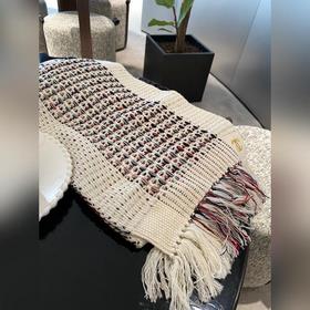 Очень повседневный и универсальный трикотаж от Chanel. По-прежнем