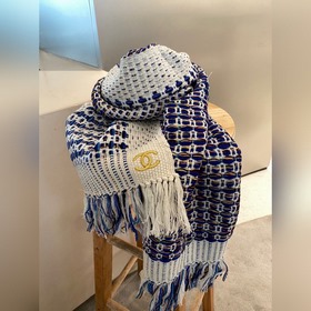 Очень повседневный и универсальный трикотаж от Chanel. По-прежнем