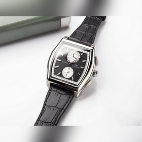 Новая репродукция серии IWC Da Vinci IW376419 сразу же после свое