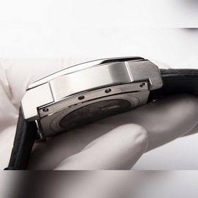 Новая репродукция серии IWC Da Vinci IW376419 сразу же после свое