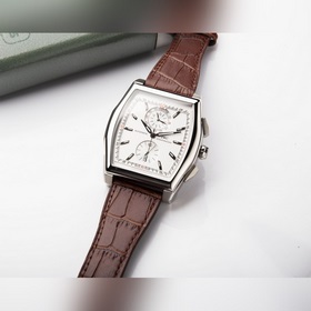 Новая репродукция серии IWC Da Vinci IW376419 сразу же после свое