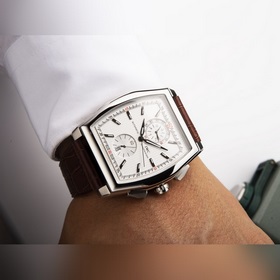 Новая репродукция серии IWC Da Vinci IW376419 сразу же после свое