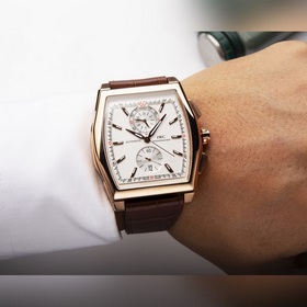 Новая репродукция серии IWC Da Vinci IW376419 сразу же после свое