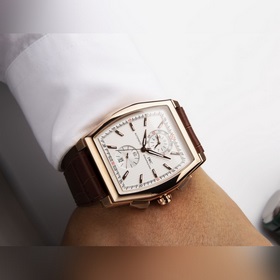 Новая репродукция серии IWC Da Vinci IW376419 сразу же после свое