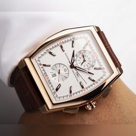 Новая репродукция серии IWC Da Vinci IW376419 сразу же после свое