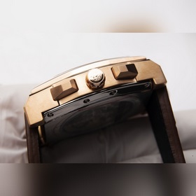 Новая репродукция серии IWC Da Vinci IW376419 сразу же после свое