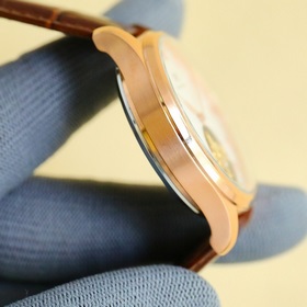 Новые часы IWC с двумя стрелками, синхронизация с официальным сай