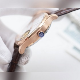 Бренд： IWC Тип： Мужские наручные часы Корпус： высший класс, нержа