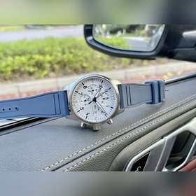 Новая модель полностью автоматического механического часового мех